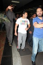 Salman Khan snapped in Mumbai on 15th June 2012 (46).JPG